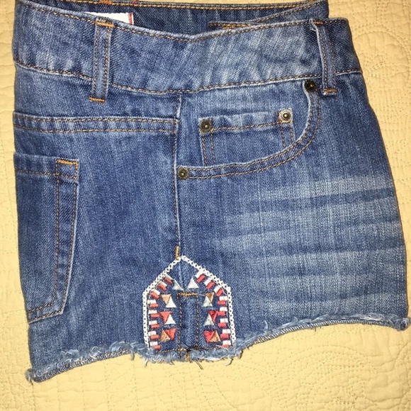 Forever 21 Premium Denim shorts - Picture 4 of 4